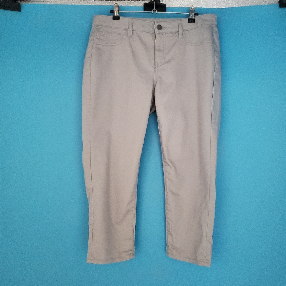 NWOT Jennifer Lopez Jeans Size 10S Light Gray Slim Boyfriend
